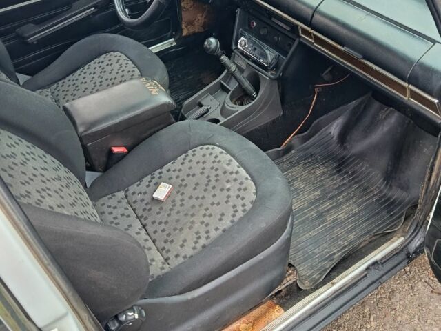 Белый ВАЗ 2106, объемом двигателя 3 л и пробегом 111 тыс. км за 618 $, фото 5 на Automoto.ua