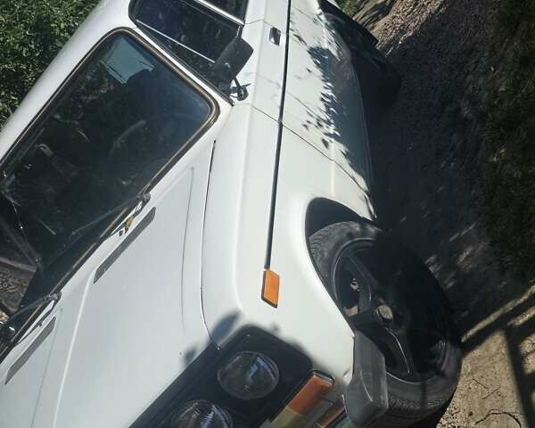 Белый ВАЗ 2106, объемом двигателя 1.5 л и пробегом 25 тыс. км за 750 $, фото 2 на Automoto.ua