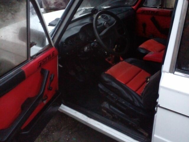 Белый ВАЗ 2106, объемом двигателя 1.5 л и пробегом 40 тыс. км за 650 $, фото 4 на Automoto.ua