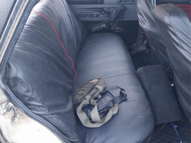 Бежевый ВАЗ 2106, объемом двигателя 1.5 л и пробегом 2 тыс. км за 300 $, фото 6 на Automoto.ua