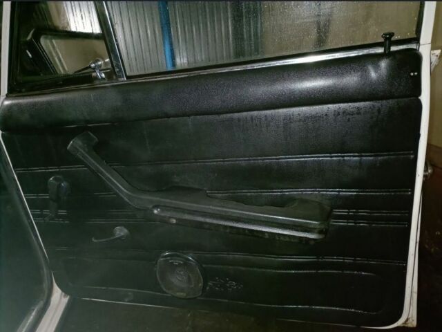 Бежевый ВАЗ 2106, объемом двигателя 1.3 л и пробегом 300 тыс. км за 615 $, фото 4 на Automoto.ua