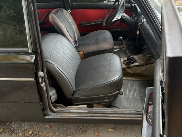 Черный ВАЗ 2106, объемом двигателя 1.6 л и пробегом 777 тыс. км за 612 $, фото 5 на Automoto.ua