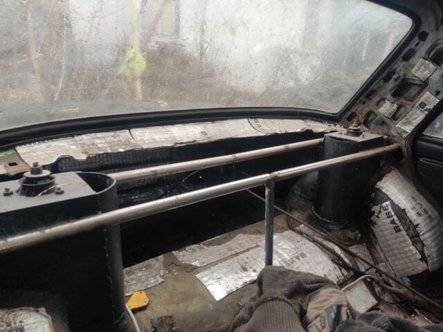 Черный ВАЗ 2106, объемом двигателя 1.3 л и пробегом 200 тыс. км за 550 $, фото 5 на Automoto.ua