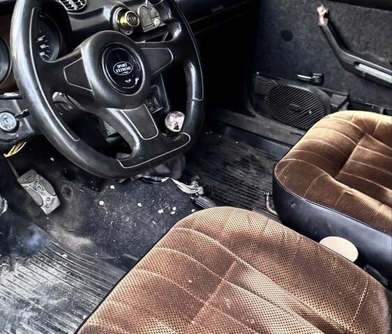 Черный ВАЗ 2106, объемом двигателя 1.5 л и пробегом 76 тыс. км за 641 $, фото 2 на Automoto.ua
