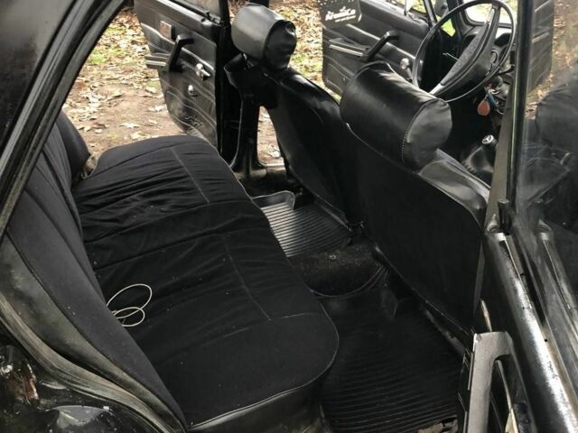 Черный ВАЗ 2106, объемом двигателя 2 л и пробегом 53 тыс. км за 501 $, фото 3 на Automoto.ua