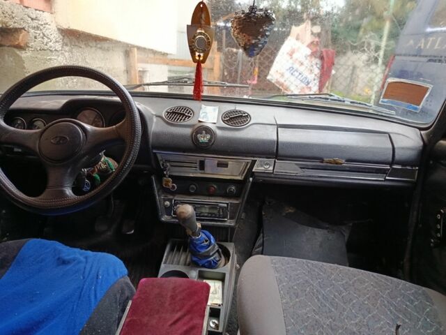 Черный ВАЗ 2106, объемом двигателя 1.3 л и пробегом 300 тыс. км за 604 $, фото 7 на Automoto.ua