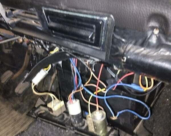 Черный ВАЗ 2106, объемом двигателя 1 л и пробегом 712 тыс. км за 550 $, фото 6 на Automoto.ua