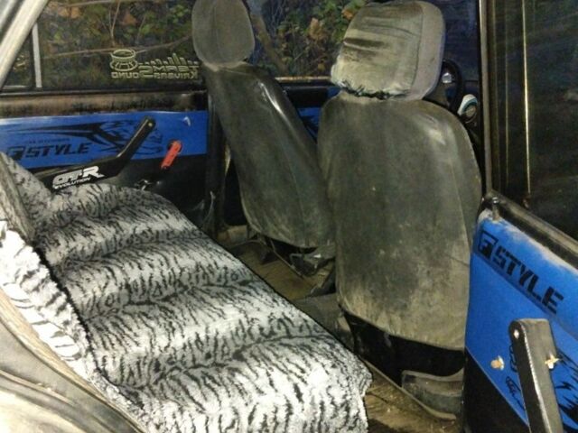 Черный ВАЗ 2106, объемом двигателя 1 л и пробегом 712 тыс. км за 550 $, фото 2 на Automoto.ua