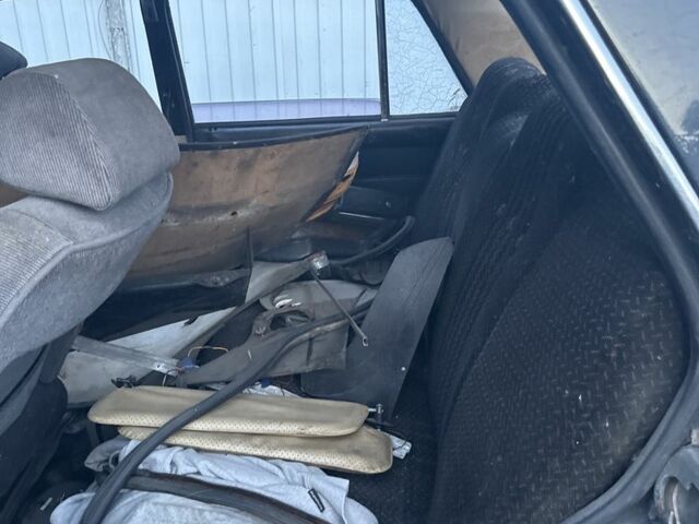 Чорний ВАЗ 2106, об'ємом двигуна 1 л та пробігом 1000 тис. км за 218 $, фото 6 на Automoto.ua