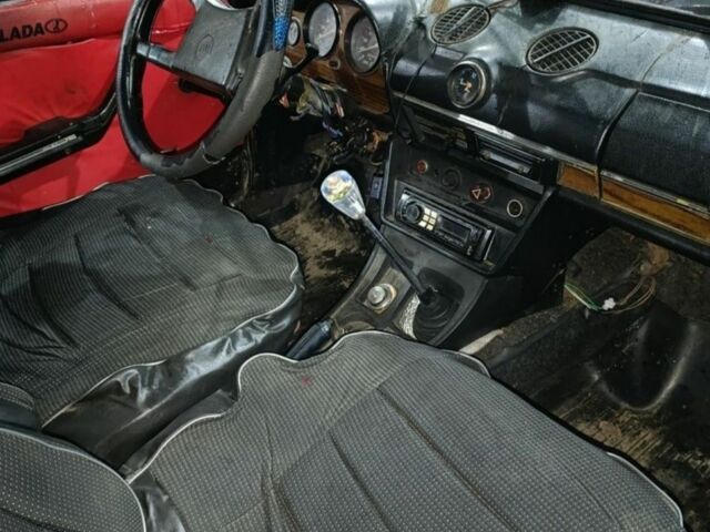 Фиолетовый ВАЗ 2106, объемом двигателя 1.3 л и пробегом 200 тыс. км за 400 $, фото 3 на Automoto.ua