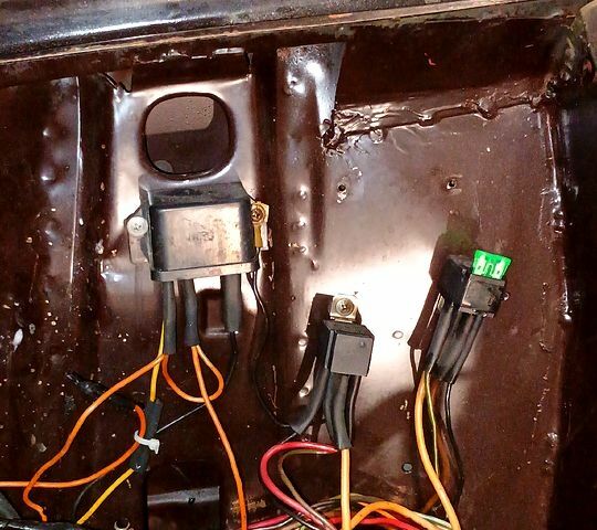 Коричневый ВАЗ 2106, объемом двигателя 1.3 л и пробегом 100 тыс. км за 650 $, фото 2 на Automoto.ua