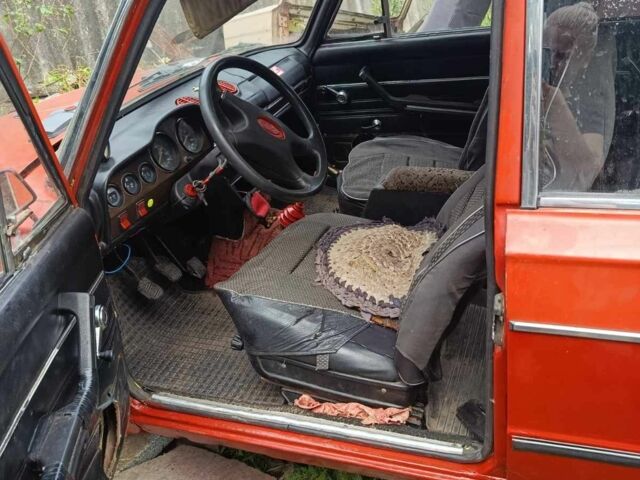 Красный ВАЗ 2106, объемом двигателя 0 л и пробегом 200 тыс. км за 333 $, фото 4 на Automoto.ua
