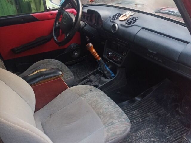 Красный ВАЗ 2106, объемом двигателя 1.5 л и пробегом 1000 тыс. км за 355 $, фото 5 на Automoto.ua