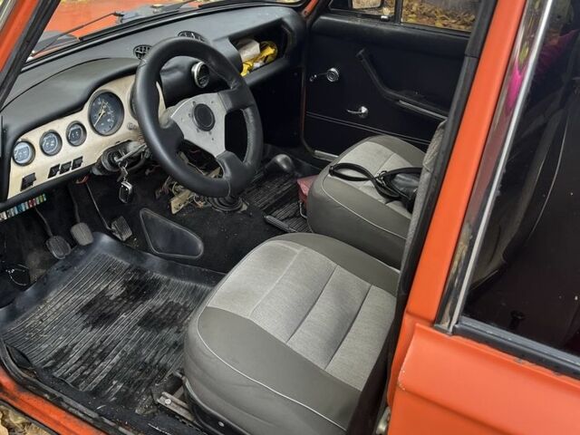 ВАЗ 2106 1976 в Запорожье на Automoto.ua Красный ВАЗ 2106, объемом двигателя 1.6 л и пробегом 180 тыс. км за 800 $, фото 5 на Automoto.ua