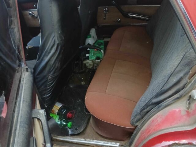 ВАЗ 2106 1977 в Днепре (Днепропетровске) на Automoto.ua Красный ВАЗ 2106, объемом двигателя 1.3 л и пробегом 1000 тыс. км за 406 $, фото 5 на Automoto.ua