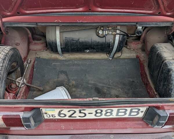 Красный ВАЗ 2106, объемом двигателя 1.5 л и пробегом 166 тыс. км за 600 $, фото 1 на Automoto.ua