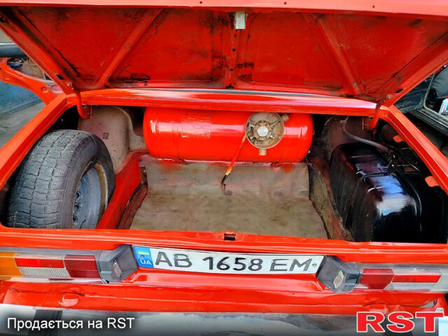 ВАЗ 2106 1980 у Вінниці на Automoto.ua Червоний ВАЗ 2106, об'ємом двигуна 1.5 л та пробігом 120 тис. км за 750 $, фото 4 на Automoto.ua
