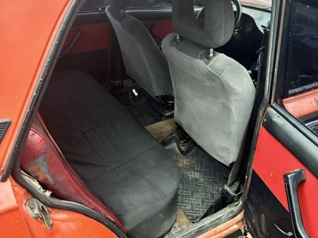 Красный ВАЗ 2106, объемом двигателя 1.5 л и пробегом 80 тыс. км за 523 $, фото 4 на Automoto.ua