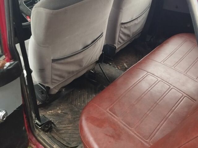 Красный ВАЗ 2106, объемом двигателя 1.6 л и пробегом 320 тыс. км за 238 $, фото 5 на Automoto.ua