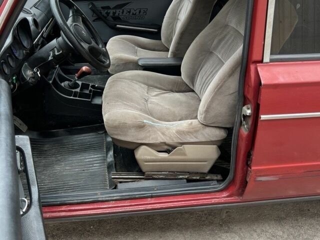 Красный ВАЗ 2106, объемом двигателя 0 л и пробегом 120 тыс. км за 537 $, фото 3 на Automoto.ua