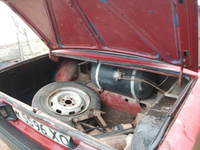 Красный ВАЗ 2106, объемом двигателя 1.3 л и пробегом 100 тыс. км за 286 $, фото 6 на Automoto.ua