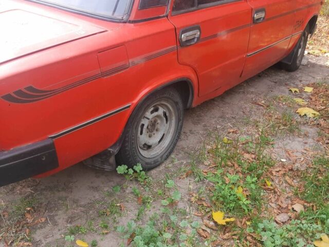 Красный ВАЗ 2106, объемом двигателя 1.6 л и пробегом 300 тыс. км за 143 $, фото 1 на Automoto.ua