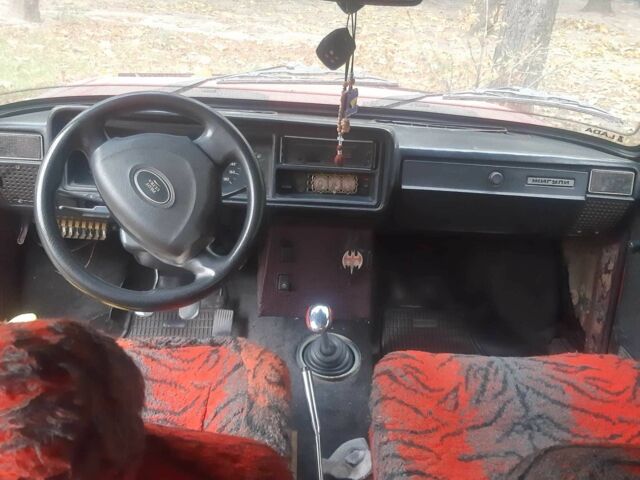 Красный ВАЗ 2106, объемом двигателя 1.6 л и пробегом 300 тыс. км за 143 $, фото 2 на Automoto.ua