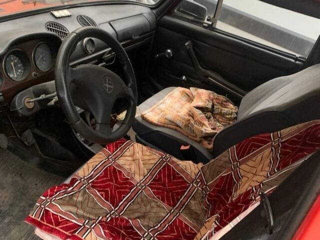 Красный ВАЗ 2106, объемом двигателя 1.3 л и пробегом 180 тыс. км за 238 $, фото 3 на Automoto.ua