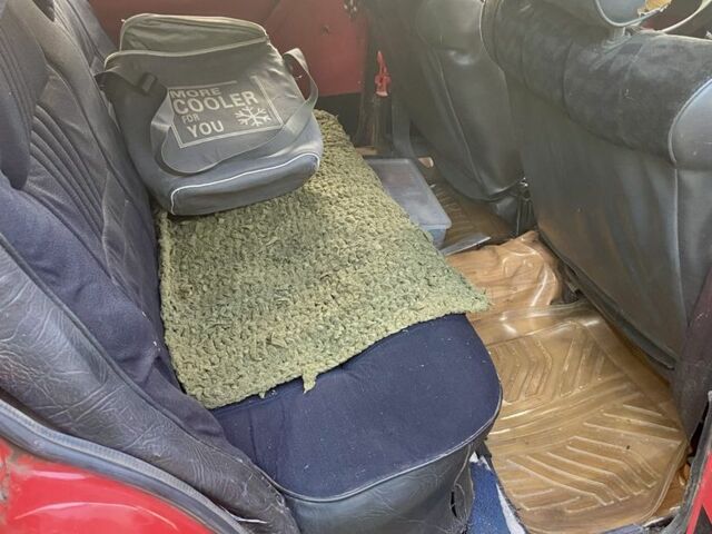 Красный ВАЗ 2106, объемом двигателя 1.3 л и пробегом 300 тыс. км за 400 $, фото 6 на Automoto.ua