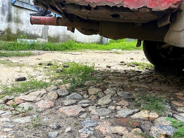 Красный ВАЗ 2106, объемом двигателя 1.3 л и пробегом 200 тыс. км за 550 $, фото 5 на Automoto.ua