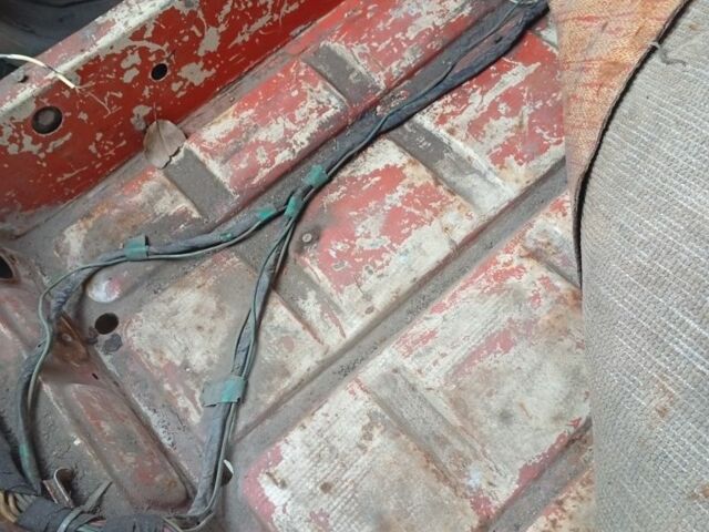 Красный ВАЗ 2106, объемом двигателя 1.5 л и пробегом 35 тыс. км за 500 $, фото 7 на Automoto.ua