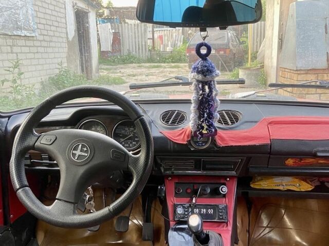 Красный ВАЗ 2106, объемом двигателя 1.3 л и пробегом 300 тыс. км за 400 $, фото 5 на Automoto.ua