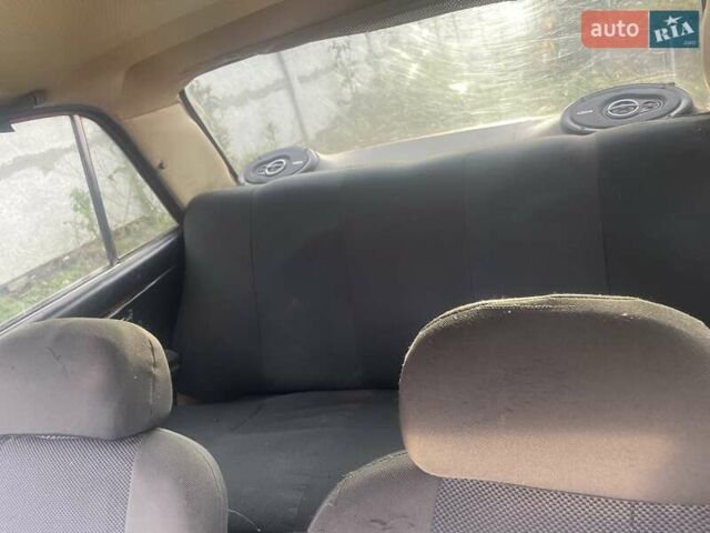 Красный ВАЗ 2106, объемом двигателя 1.29 л и пробегом 467 тыс. км за 595 $, фото 5 на Automoto.ua