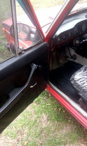 Красный ВАЗ 2106, объемом двигателя 1 л и пробегом 300 тыс. км за 500 $, фото 1 на Automoto.ua