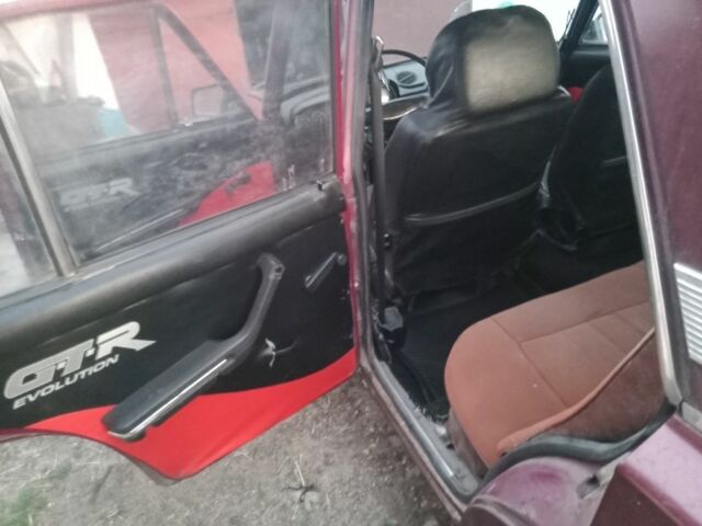 Красный ВАЗ 2106, объемом двигателя 1.3 л и пробегом 100 тыс. км за 628 $, фото 1 на Automoto.ua