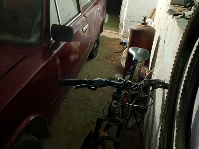 Красный ВАЗ 2106, объемом двигателя 1.5 л и пробегом 100 тыс. км за 400 $, фото 1 на Automoto.ua