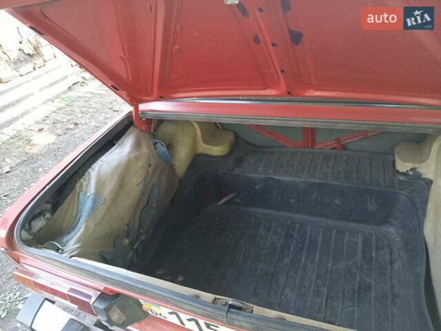 ВАЗ 2106 1990 у Соленом на Automoto.ua Червоний ВАЗ 2106, об'ємом двигуна 1.5 л та пробігом 100 тис. км за 521 $, фото 5 на Automoto.ua