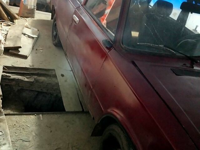 Красный ВАЗ 2106, объемом двигателя 1.5 л и пробегом 100 тыс. км за 400 $, фото 4 на Automoto.ua