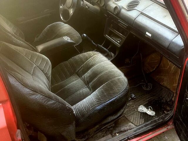 Красный ВАЗ 2106, объемом двигателя 1.3 л и пробегом 144 тыс. км за 290 $, фото 7 на Automoto.ua