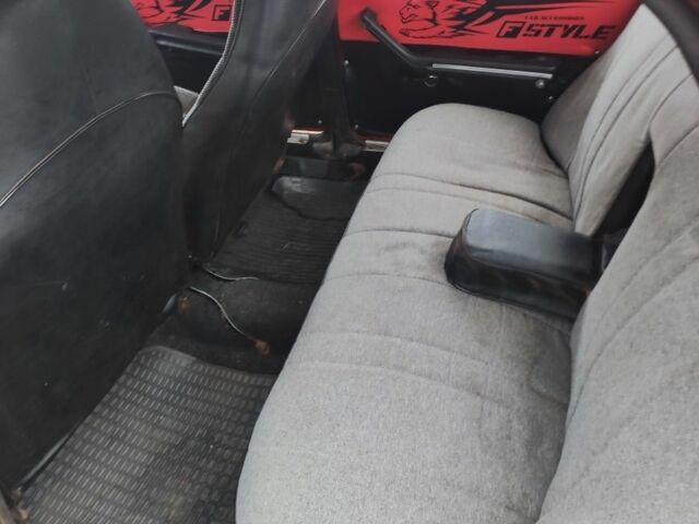 Красный ВАЗ 2106, объемом двигателя 1.5 л и пробегом 320 тыс. км за 667 $, фото 6 на Automoto.ua