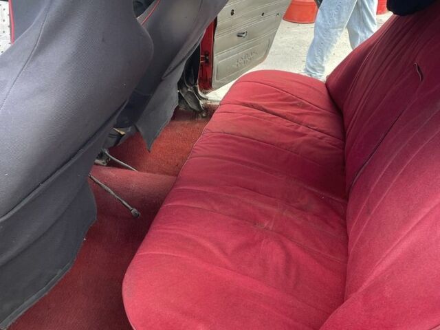 Красный ВАЗ 2106, объемом двигателя 1.6 л и пробегом 300 тыс. км за 500 $, фото 5 на Automoto.ua