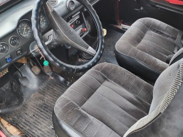 Красный ВАЗ 2106, объемом двигателя 1.5 л и пробегом 320 тыс. км за 667 $, фото 5 на Automoto.ua