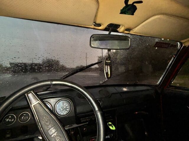 Красный ВАЗ 2106, объемом двигателя 1.5 л и пробегом 300 тыс. км за 500 $, фото 6 на Automoto.ua