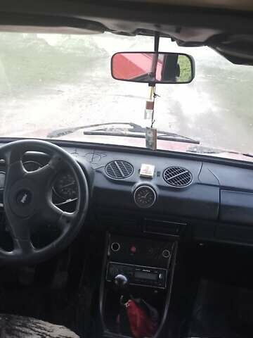 Красный ВАЗ 2106, объемом двигателя 1.3 л и пробегом 180 тыс. км за 550 $, фото 3 на Automoto.ua