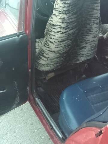Красный ВАЗ 2106, объемом двигателя 1.3 л и пробегом 180 тыс. км за 550 $, фото 4 на Automoto.ua