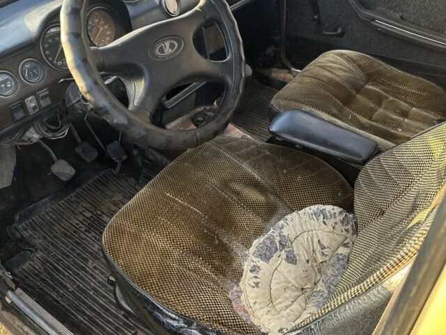 Желтый ВАЗ 2106, объемом двигателя 1.6 л и пробегом 1 тыс. км за 595 $, фото 3 на Automoto.ua