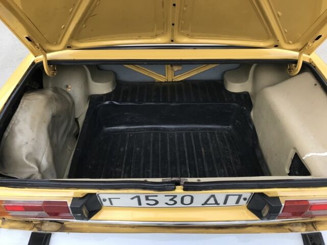 Желтый ВАЗ 2106, объемом двигателя 1.5 л и пробегом 200 тыс. км за 900 $, фото 10 на Automoto.ua