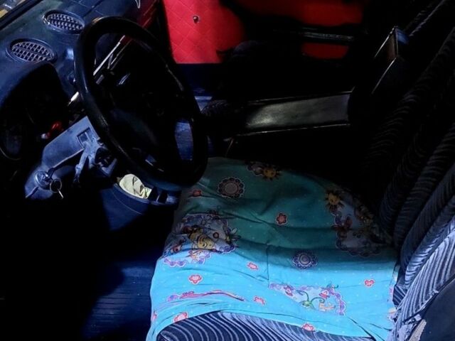 Жовтий ВАЗ 2106, об'ємом двигуна 1.5 л та пробігом 30 тис. км за 450 $, фото 5 на Automoto.ua