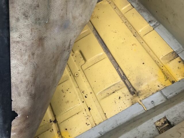 Желтый ВАЗ 2106, объемом двигателя 1.5 л и пробегом 200 тыс. км за 900 $, фото 12 на Automoto.ua