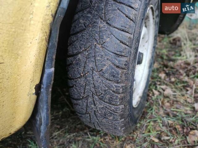 Желтый ВАЗ 2106, объемом двигателя 1.6 л и пробегом 25 тыс. км за 500 $, фото 4 на Automoto.ua